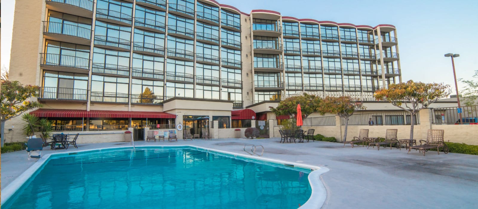 Oakland Airport Executive Hotel Pool